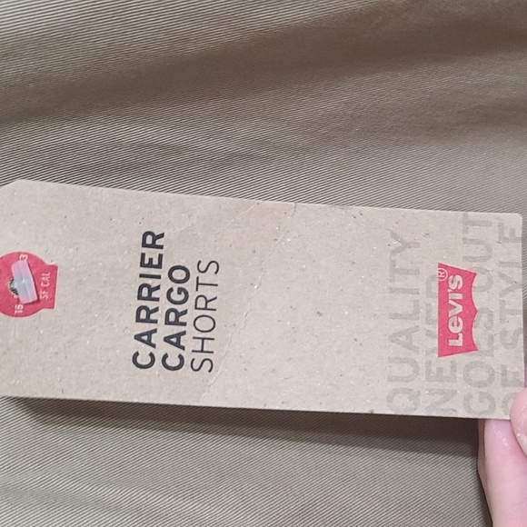 NWT Levi's Men's Carrier Cargo Shorts Tan Multiple Pockets Betmuda Sz 48 - Picture 2 of 10